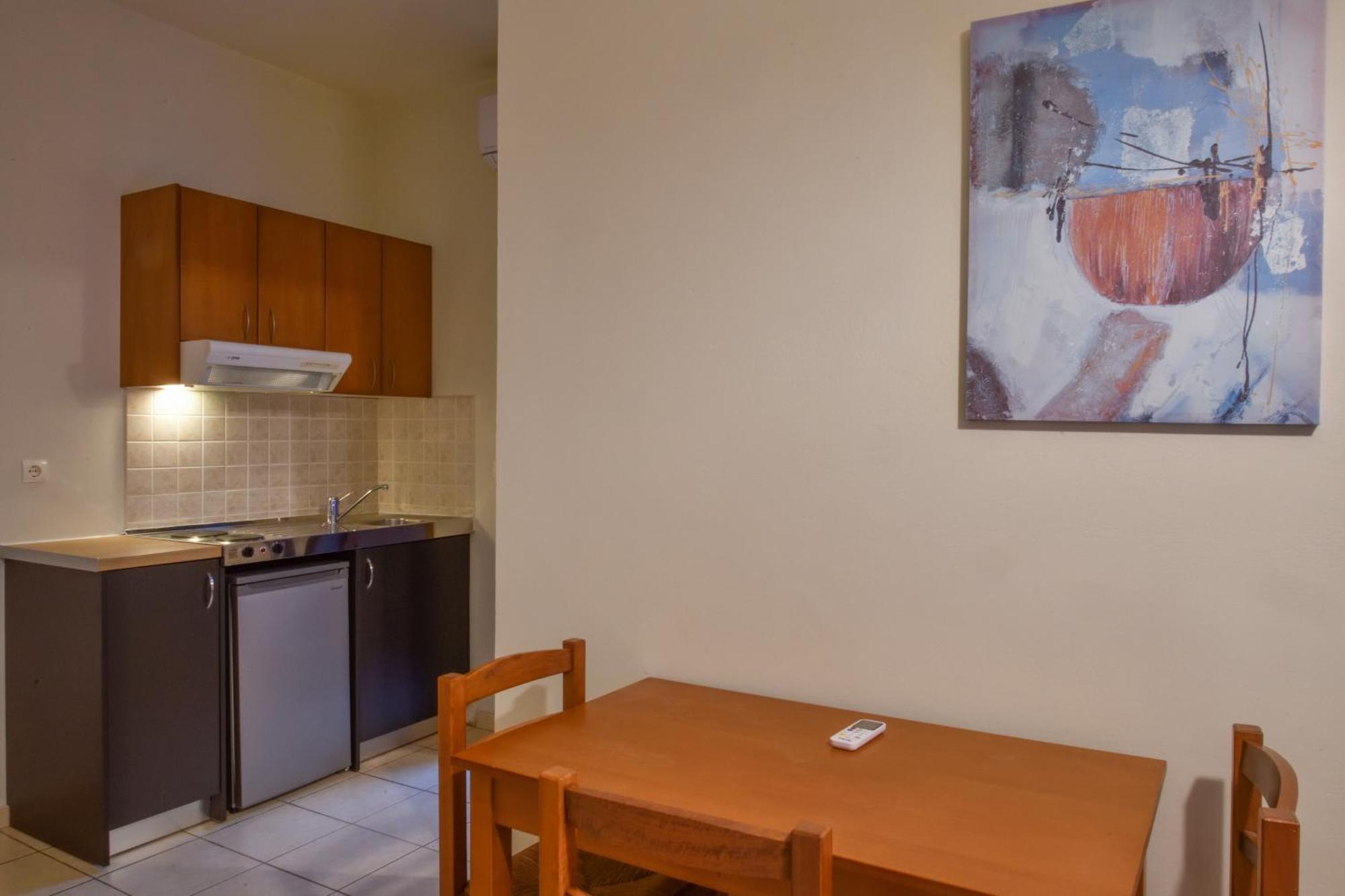 Akatos Hotel Agia Marina Eksteriør bilde