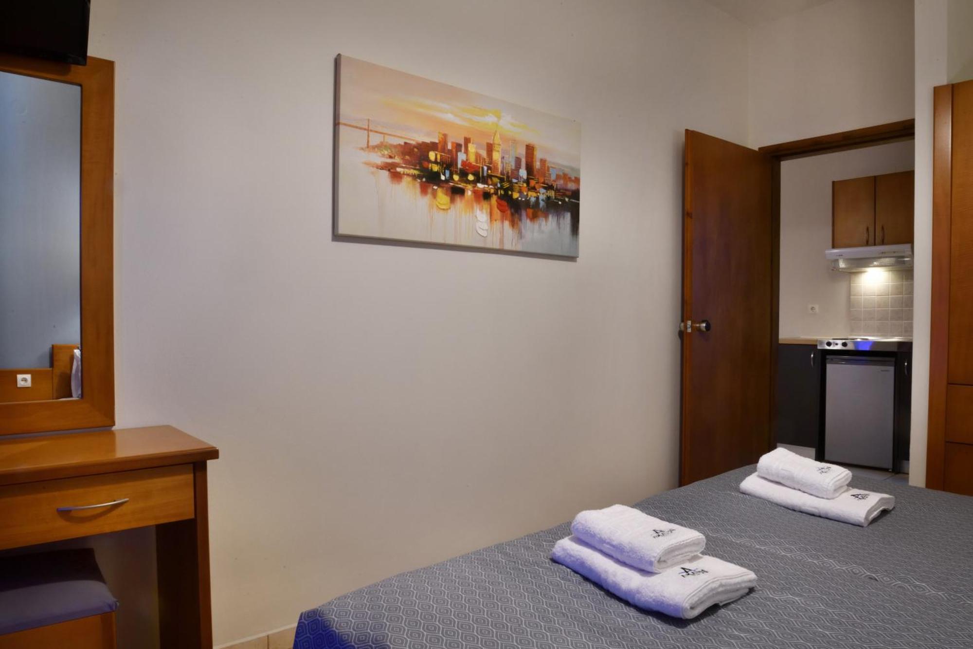 Akatos Hotel Agia Marina Eksteriør bilde
