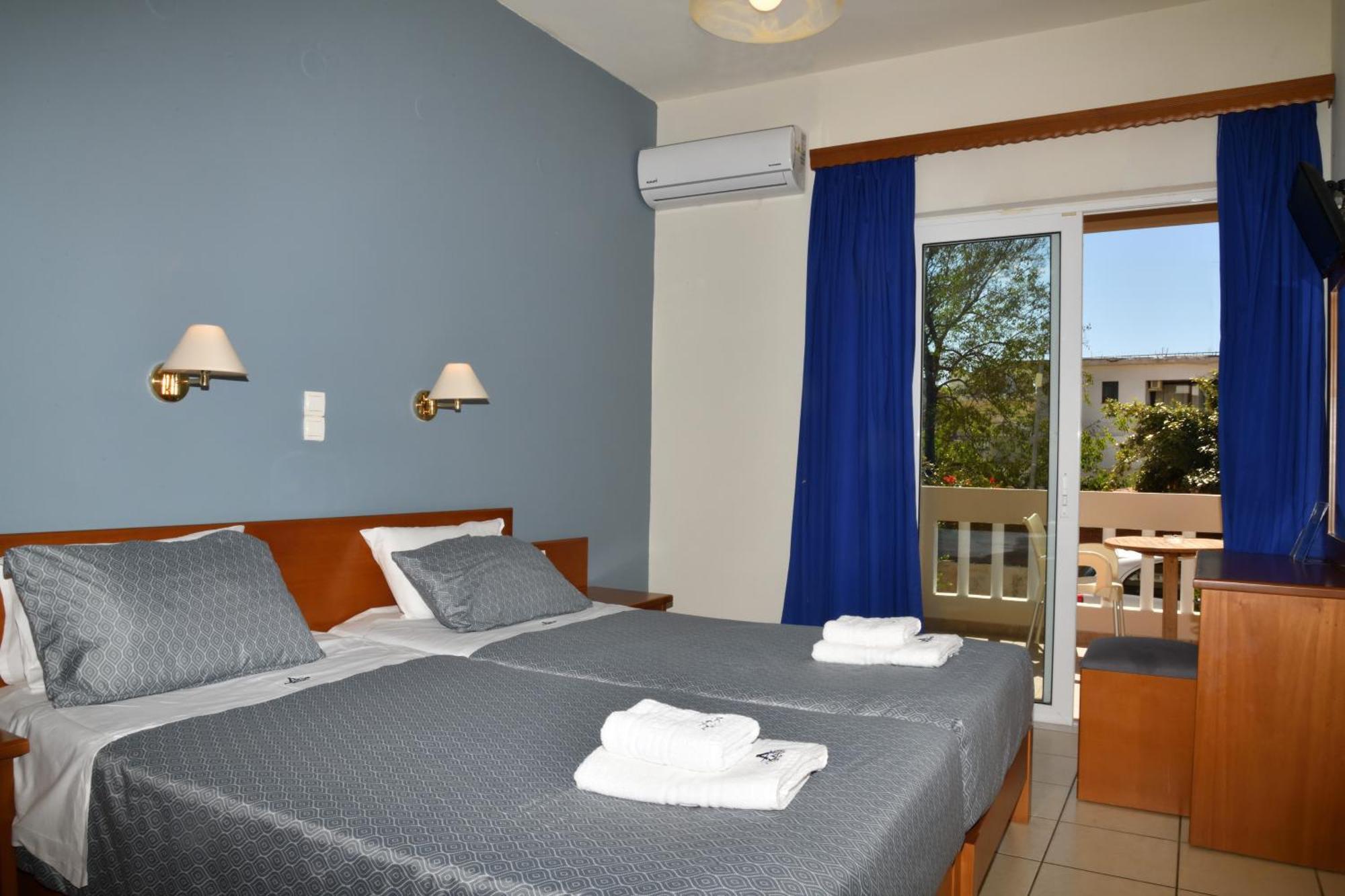 Akatos Hotel Agia Marina Eksteriør bilde