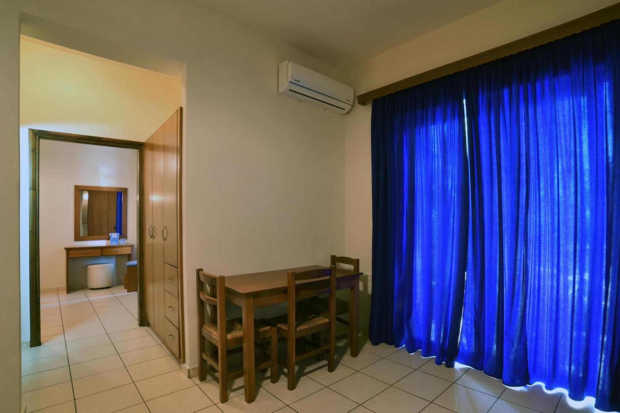 Akatos Hotel Agia Marina Eksteriør bilde