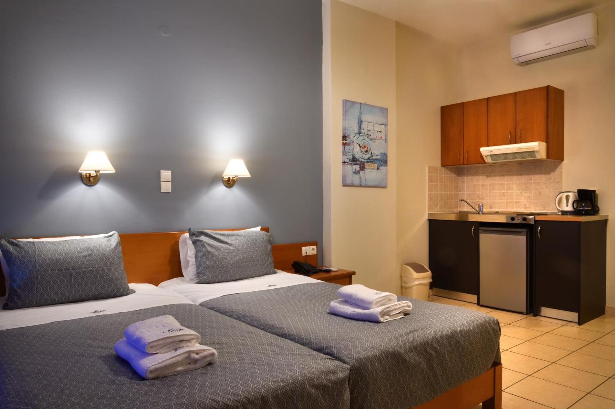 Akatos Hotel Agia Marina Eksteriør bilde