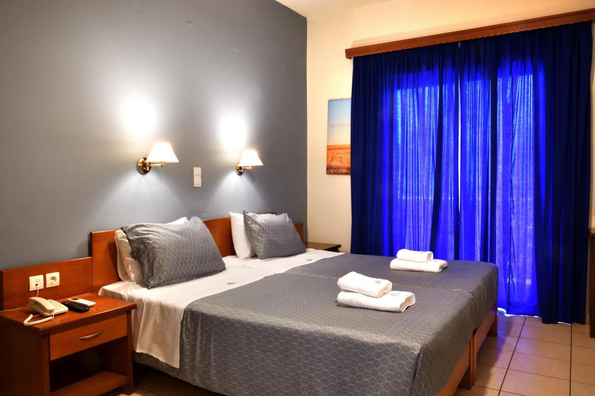 Akatos Hotel Agia Marina Eksteriør bilde