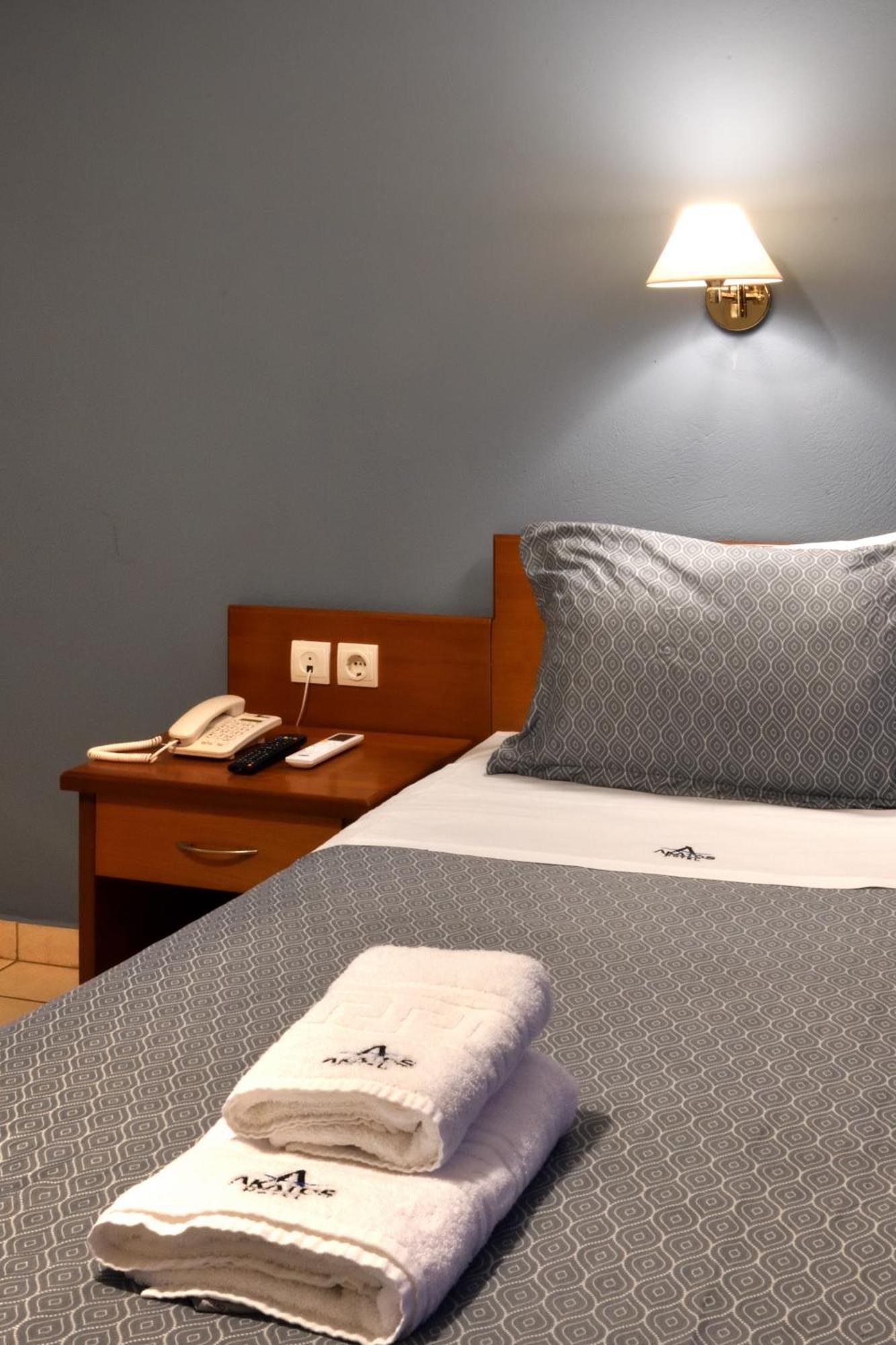 Akatos Hotel Agia Marina Eksteriør bilde