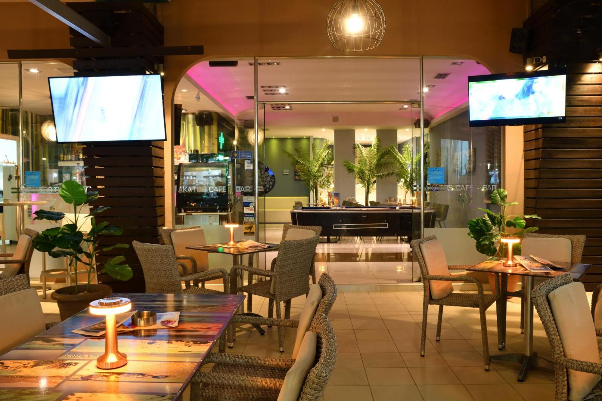 Akatos Hotel Agia Marina Eksteriør bilde