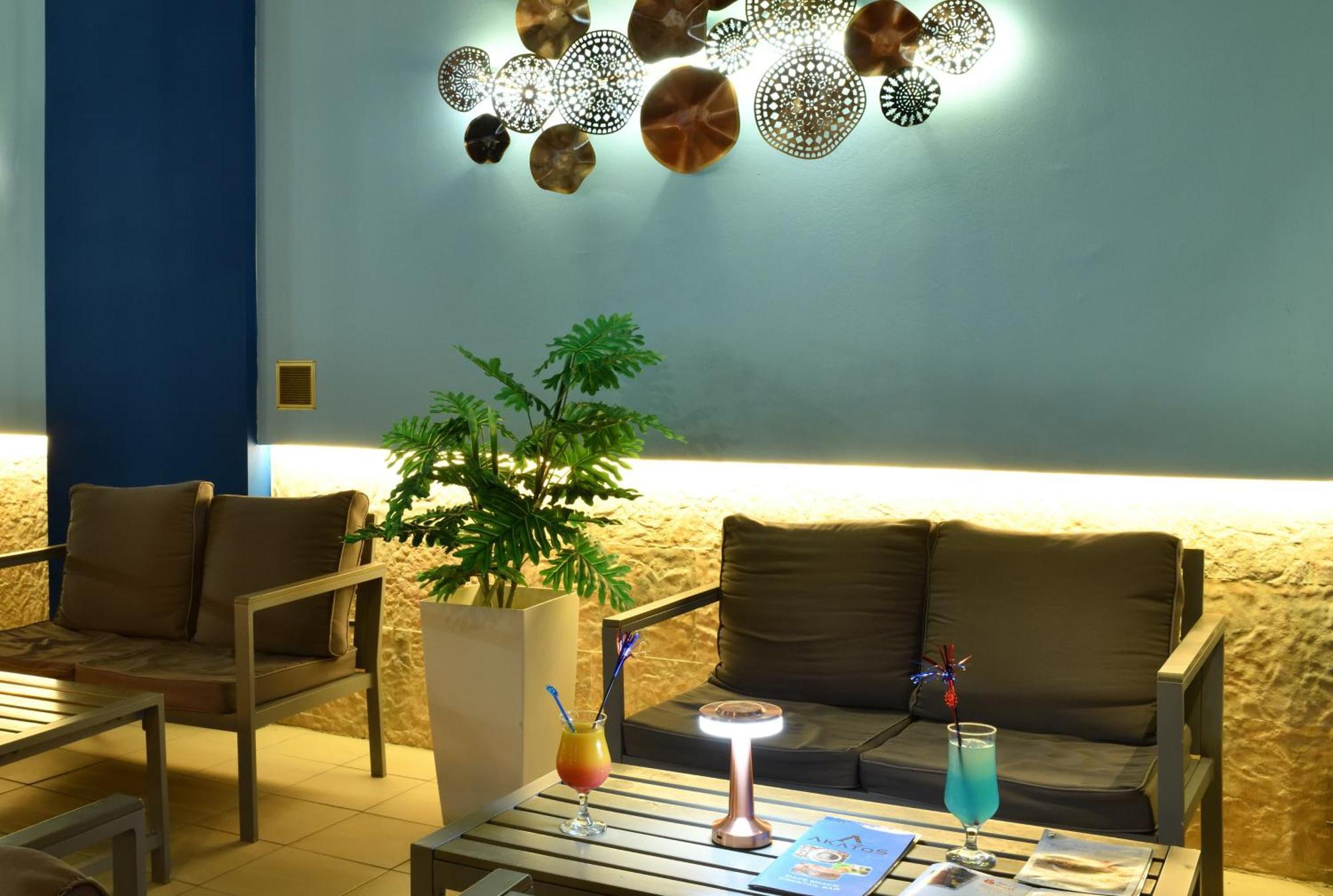 Akatos Hotel Agia Marina Eksteriør bilde