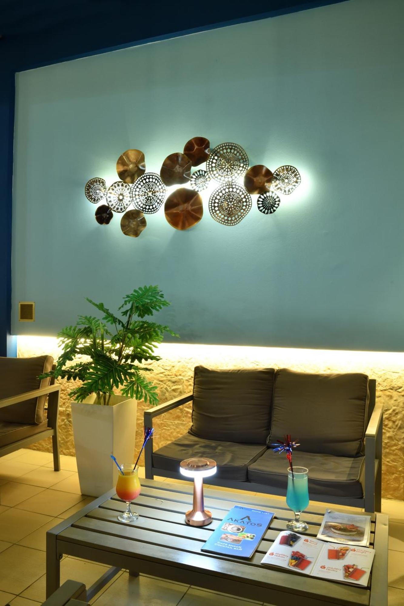 Akatos Hotel Agia Marina Eksteriør bilde