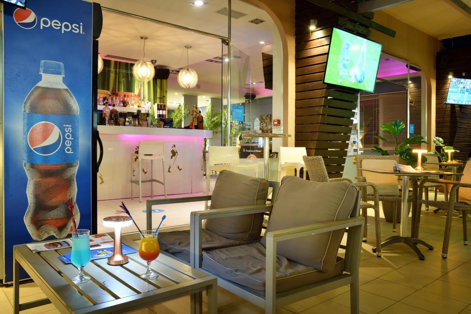 Akatos Hotel Agia Marina Eksteriør bilde