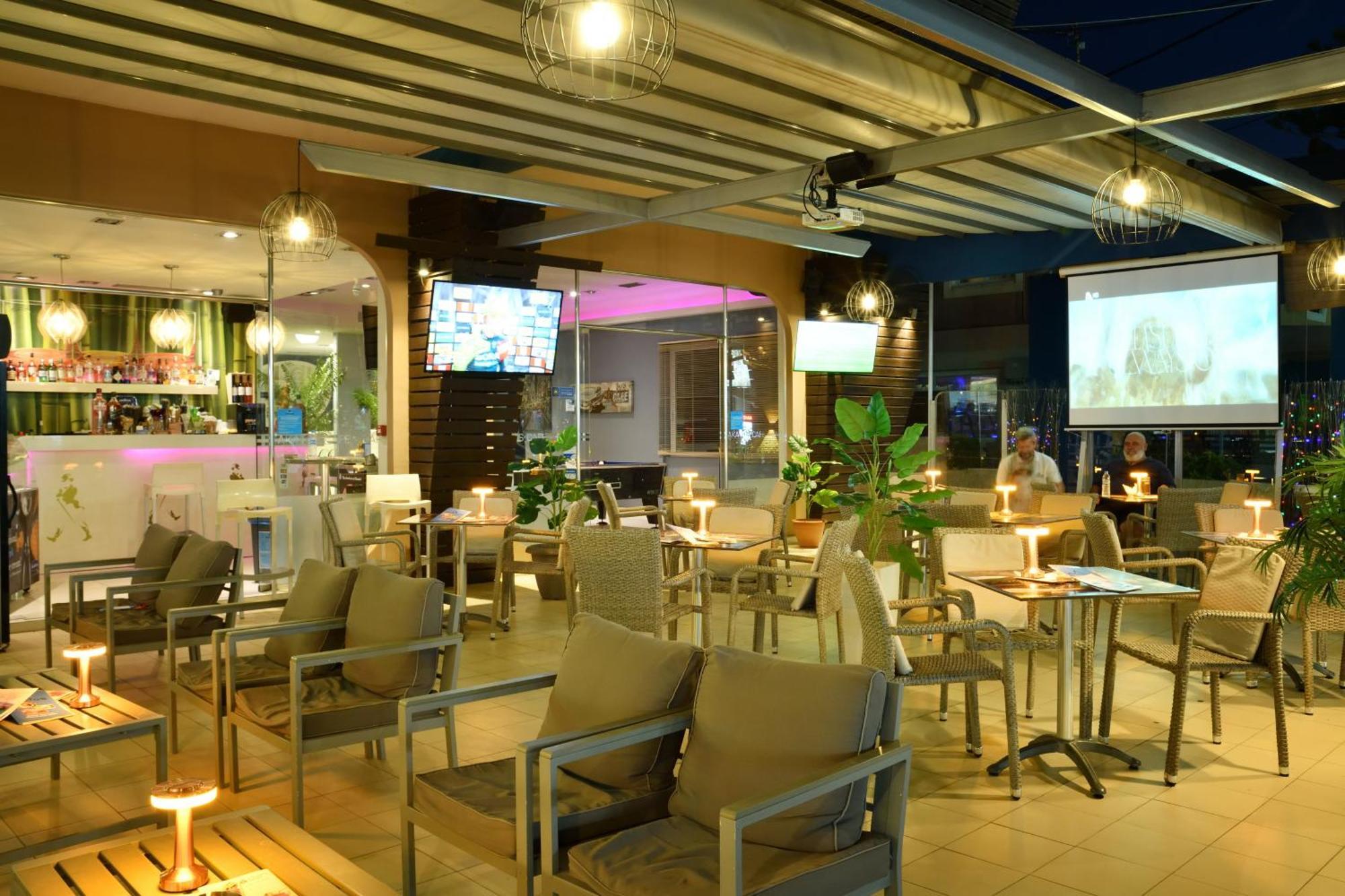 Akatos Hotel Agia Marina Eksteriør bilde