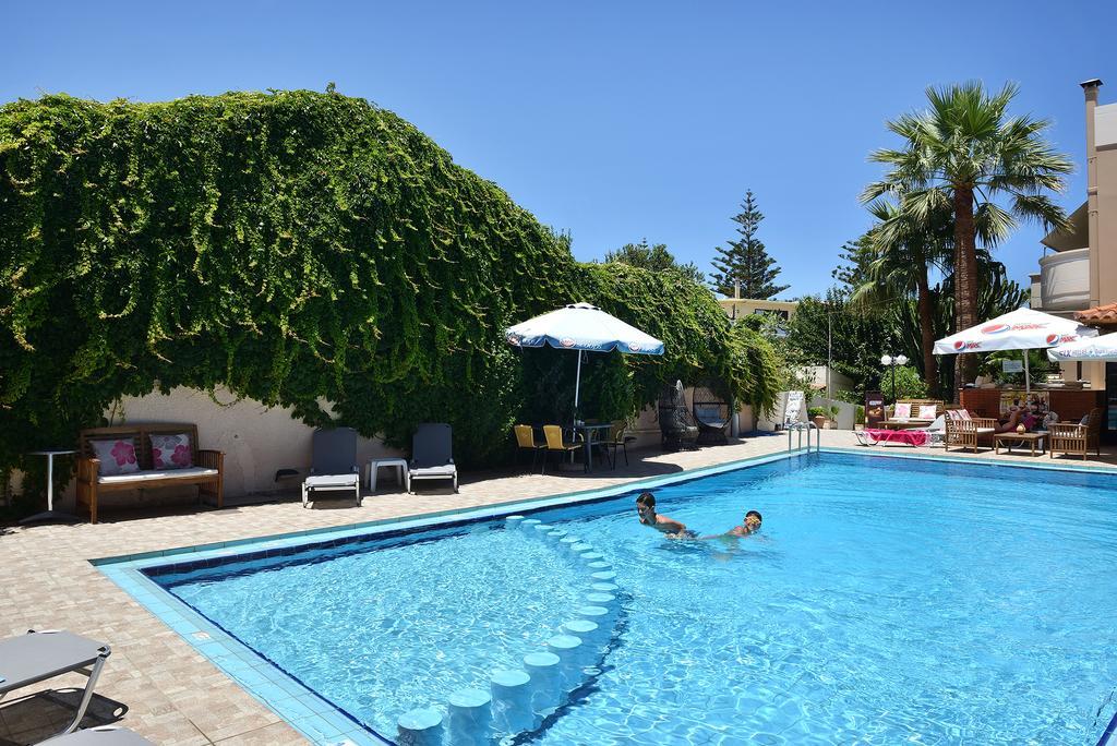 Akatos Hotel Agia Marina Eksteriør bilde