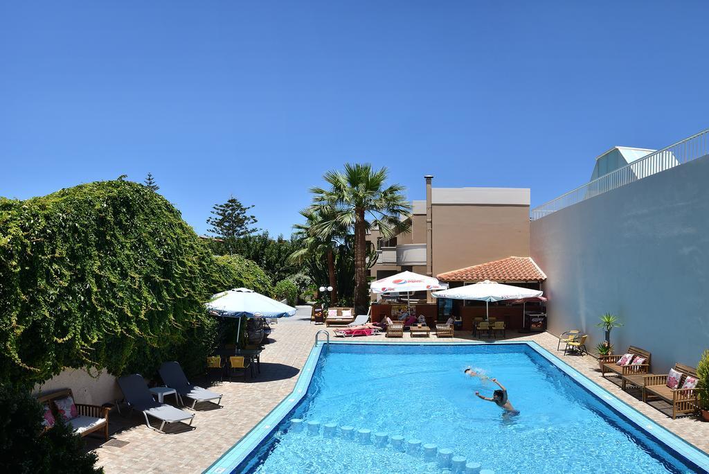 Akatos Hotel Agia Marina Eksteriør bilde