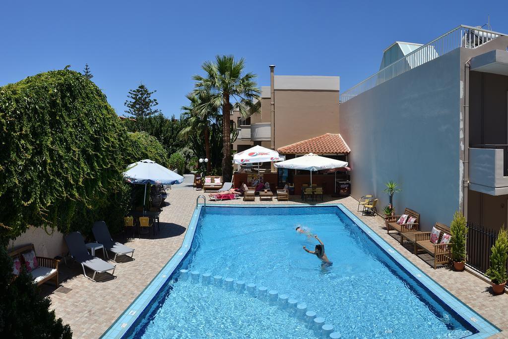 Akatos Hotel Agia Marina Eksteriør bilde