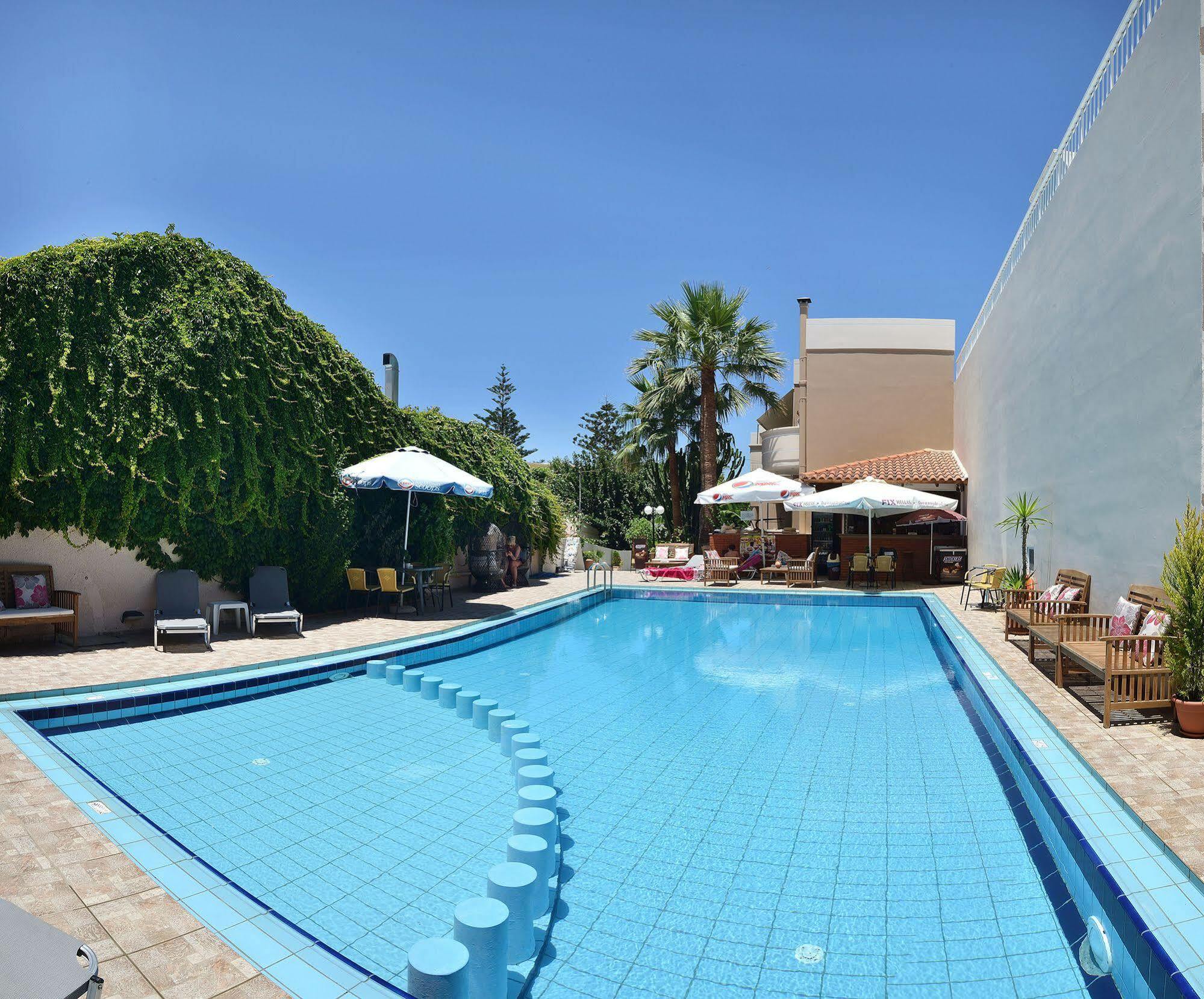 Akatos Hotel Agia Marina Eksteriør bilde